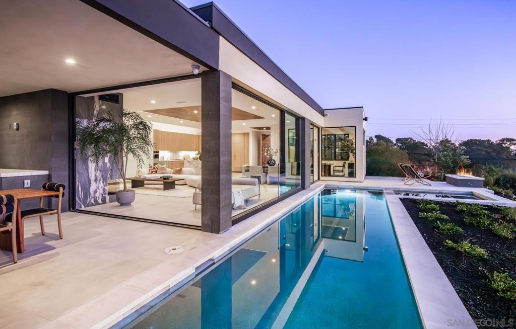 722 Amphitheatre Dr