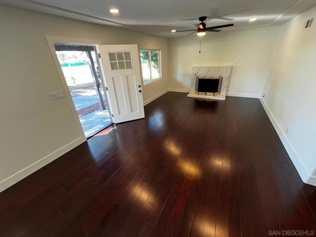 7042 San Miguel Ave