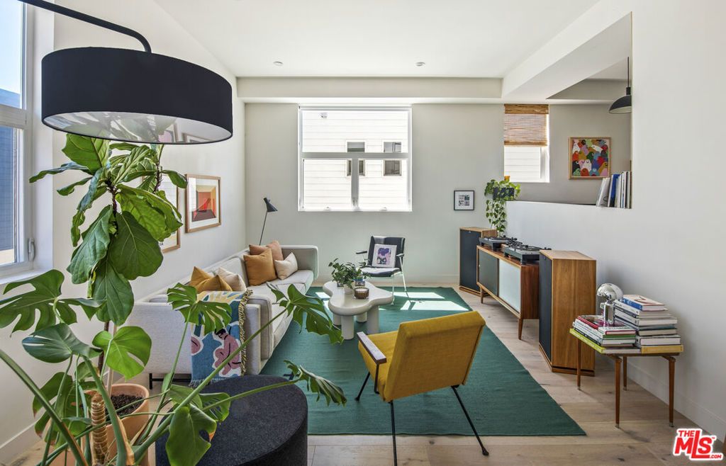 Photo of 2927 S Cloverdale Avenue, Los Angeles, CA 90016 (MLS # 25590649)