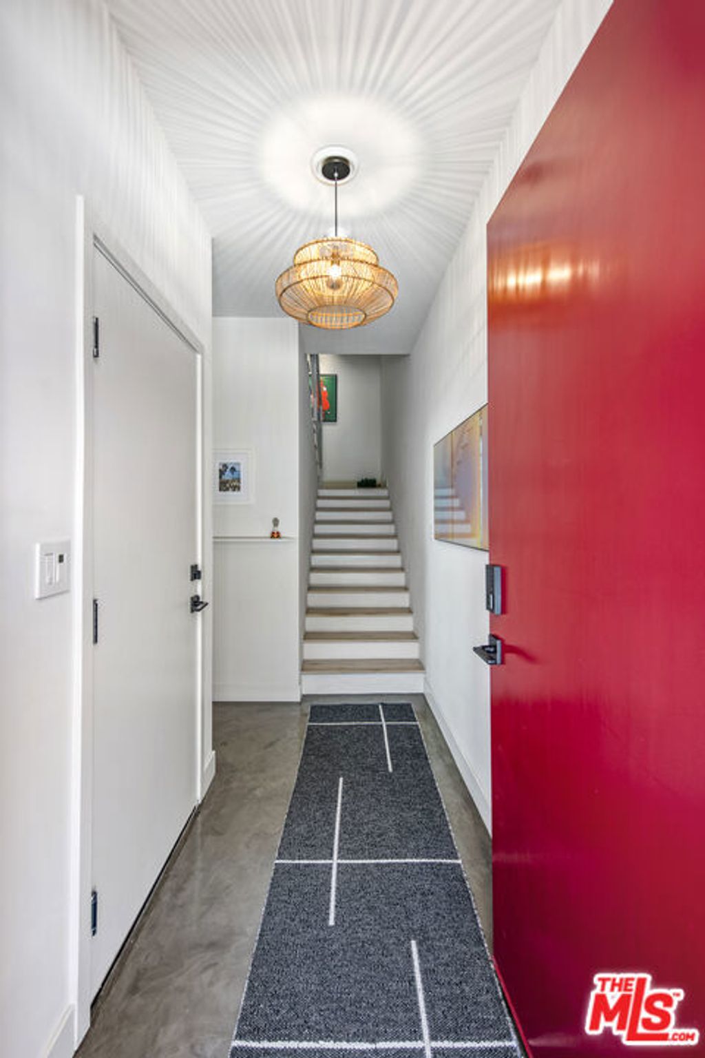 Photo of 2927 S Cloverdale Avenue, Los Angeles, CA 90016 (MLS # 25590649)