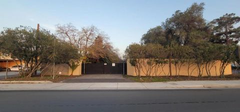 Photo of 902 Mercey Springs Road, Los Banos, CA 93635 (MLS # ML82042131)