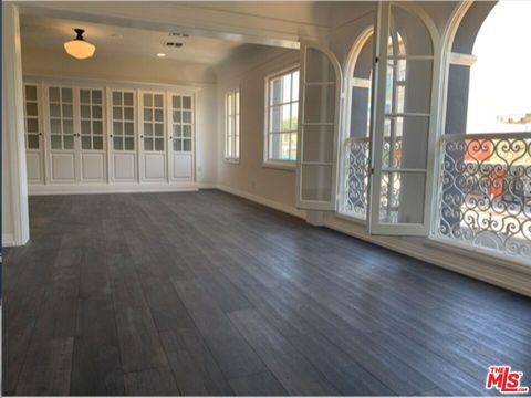 Photo of 619 S La Brea Avenue #2nd Floor, Los Angeles, CA 90036 (MLS # 25617669)