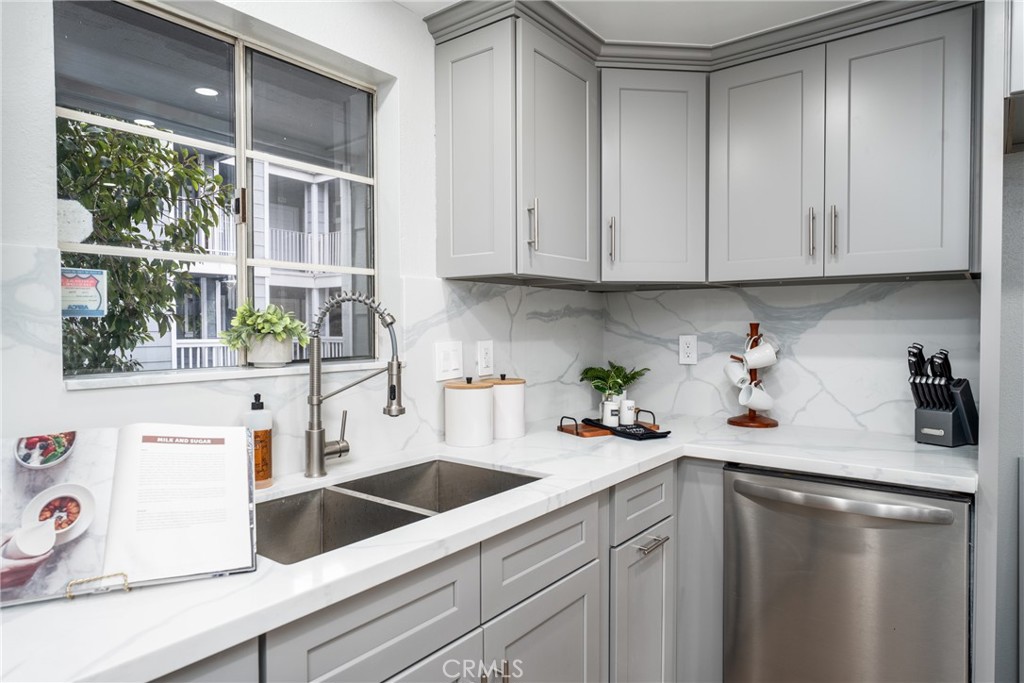 3401 E Wilton Street 204