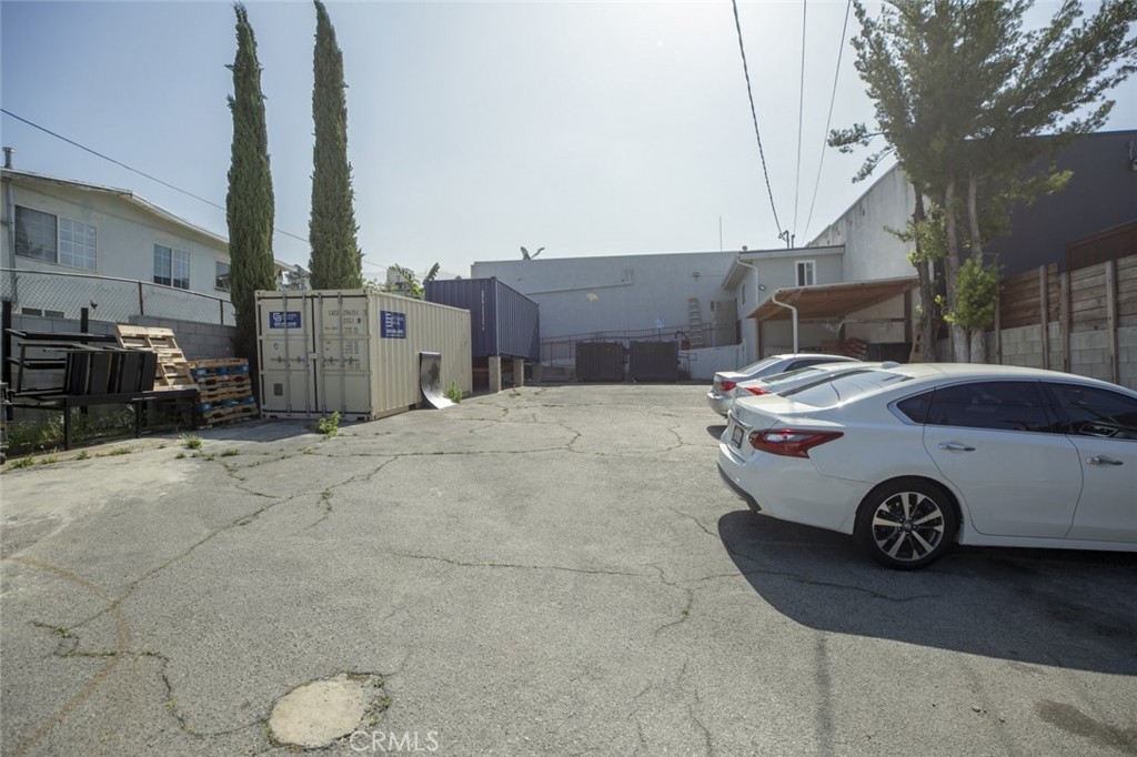 Properties 4 10051 Commerce Avenue