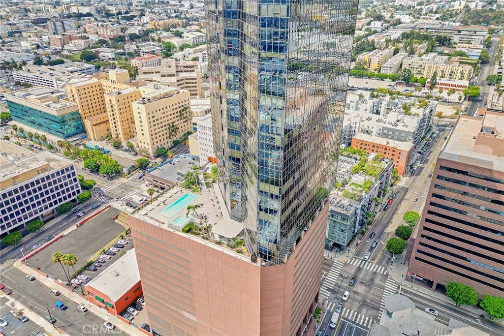1100 Wilshire 3605