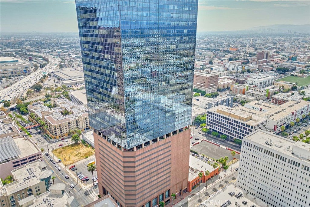 1100 Wilshire 3605