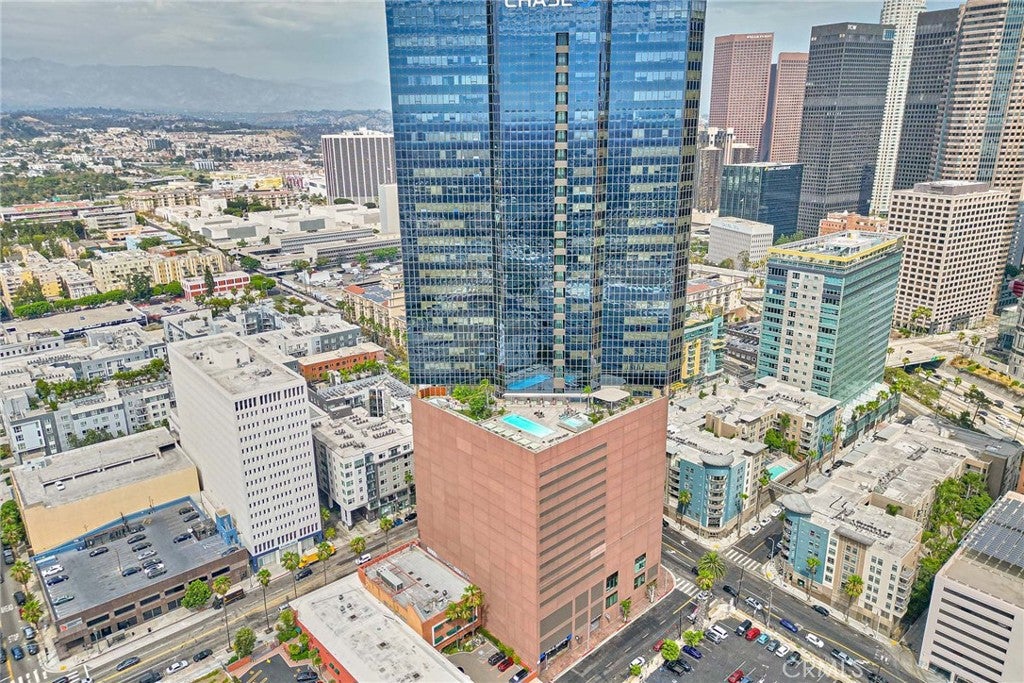 1100 Wilshire 3605