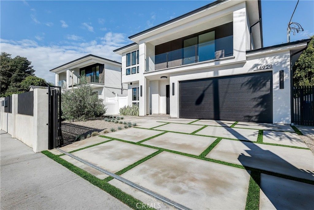 Photo of 14929 Vose Street, Van Nuys, CA 91405 (MLS # SR25262644)