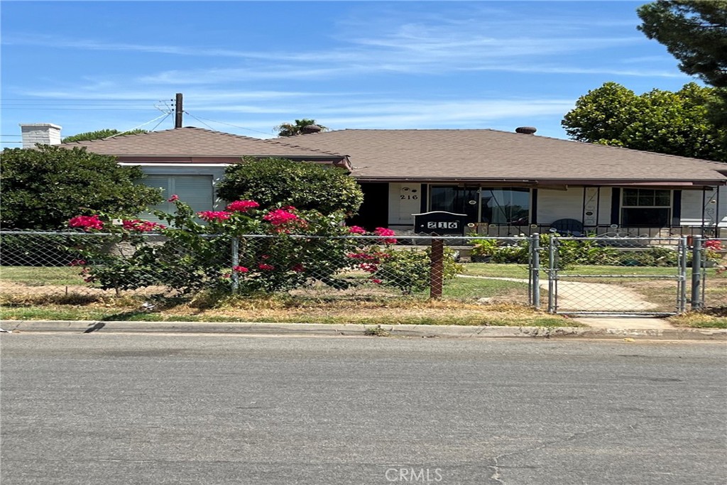 This cozy corner House with a huge lote 3 Bedrooms 1 Bath craftsman, perfect for growing families, savvy investors, or anyone looking to customize their dream space. The kitchen has gorgeous quartz countertops and a stainless steel farm sink, New plumbing, Laundry, New Windows. Fruit trees Apples, Peach, rasberry Brown Turkey, Avocado, Matzano (fruta salvadoreña), Banana, Pitos (fruta salvadoreña).Large two car garage with some covered parking and covered patio area. With plenty of room to grow your family or generate income, this home is a versatile opportunity.