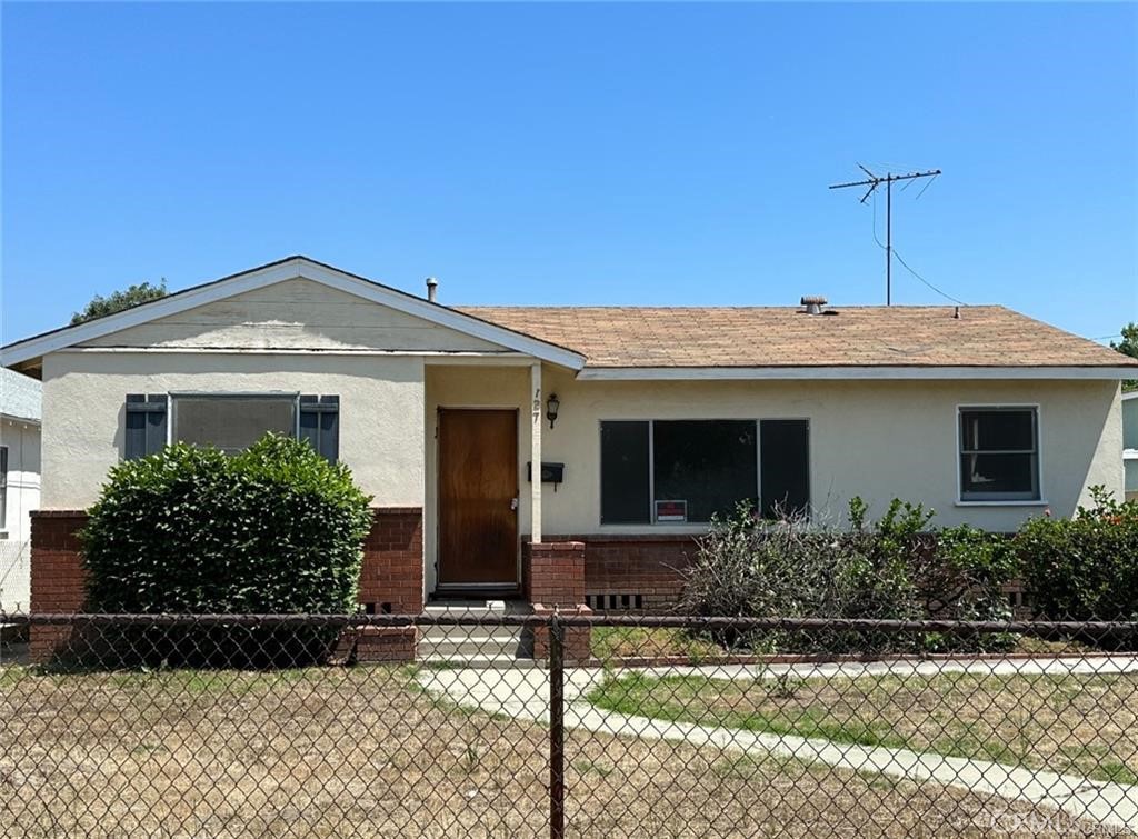 725 W Crescent Drive