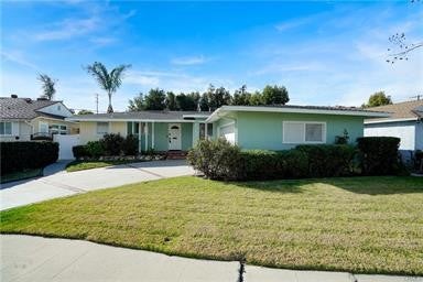 Photo of 7335 Donna Avenue, Reseda, CA 91335 (MLS # SR26201162)