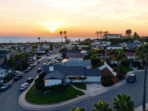 Photo of 934 Candlelight Place Pl, La Jolla, CA 92037 (MLS # 260003478SD)