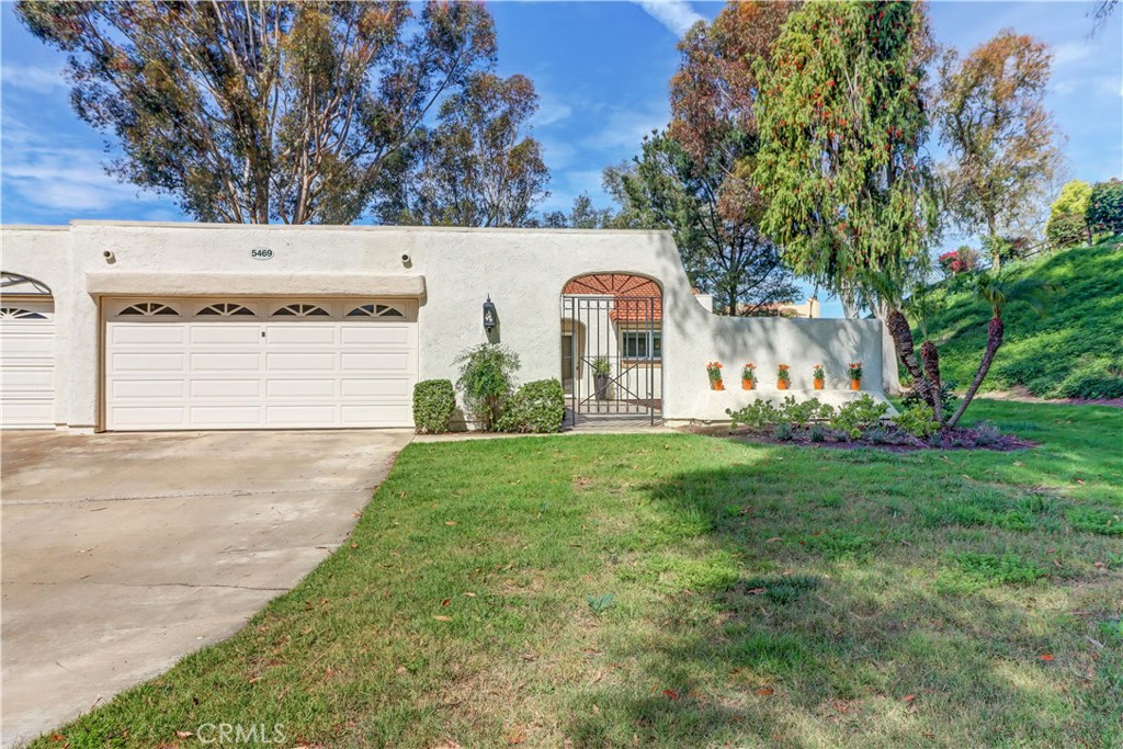 5469 Paseo Del Lago E B
