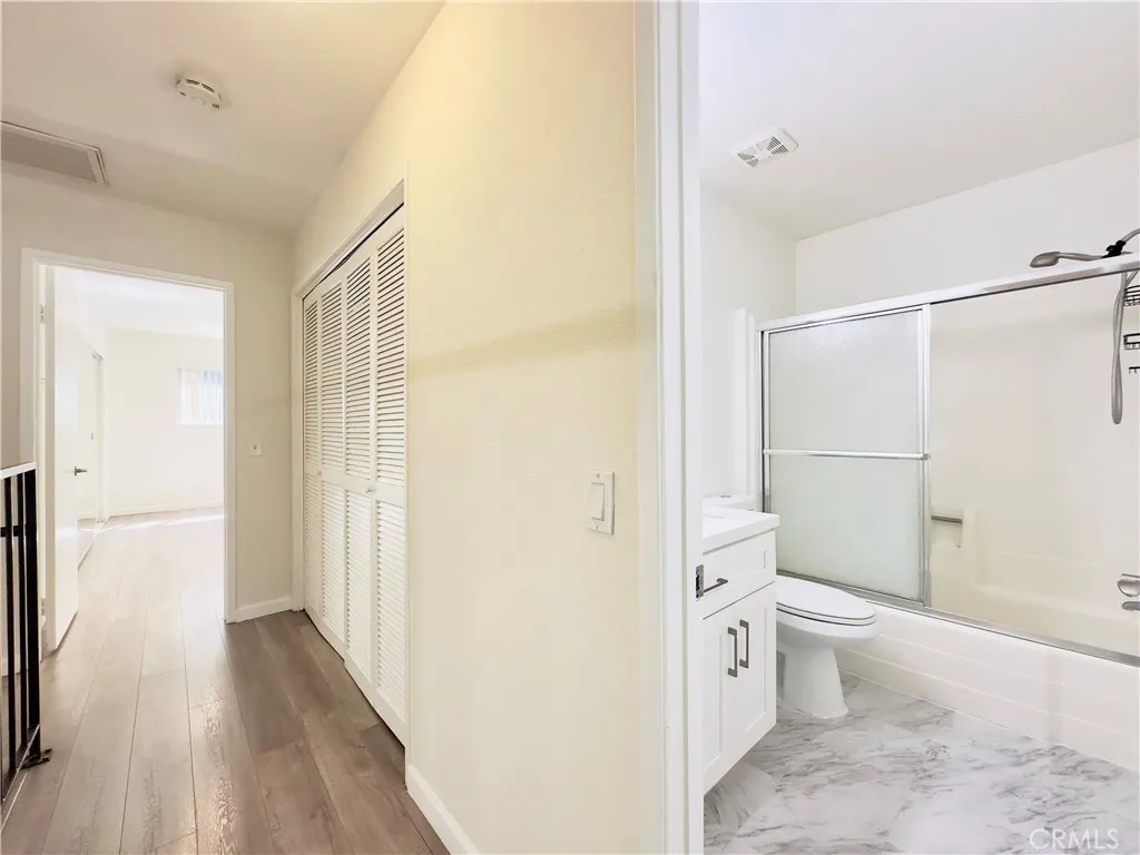 Burbank, California 91501, United States, 2 Bedrooms Bedrooms, ,3 BathroomsBathrooms,Residential,Pending,181473