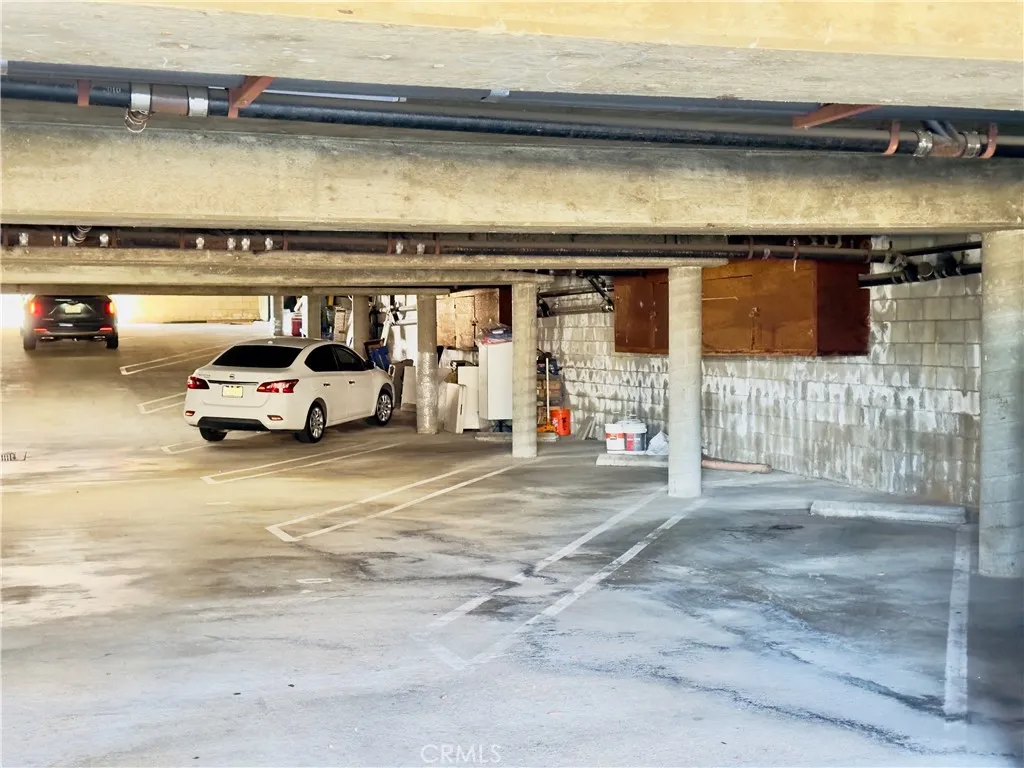 Burbank, California 91501, United States, 2 Bedrooms Bedrooms, ,3 BathroomsBathrooms,Residential,Pending,181473