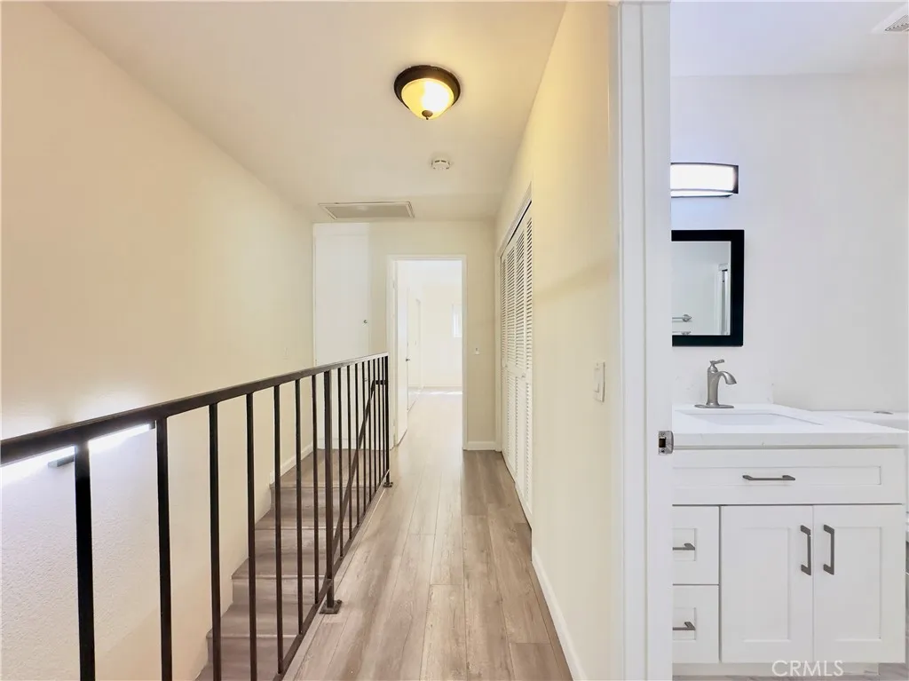 Burbank, California 91501, United States, 2 Bedrooms Bedrooms, ,3 BathroomsBathrooms,Residential,Pending,181473