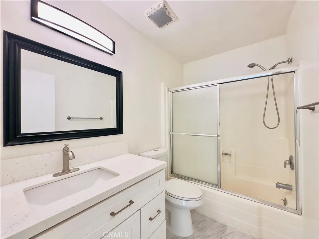 Burbank, California 91501, United States, 2 Bedrooms Bedrooms, ,3 BathroomsBathrooms,Residential,Pending,181473