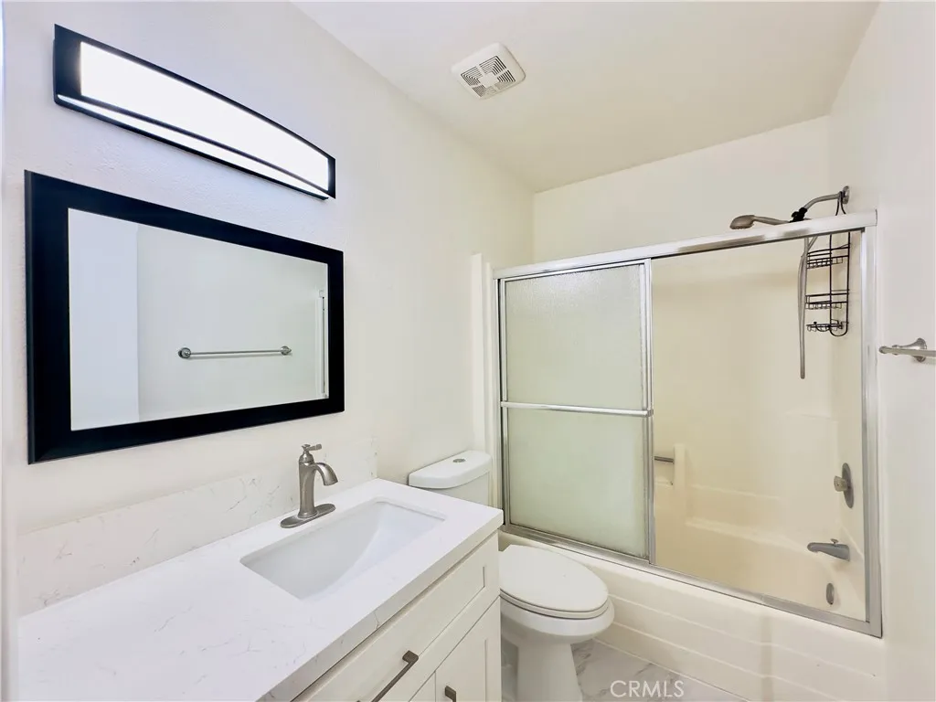 Burbank, California 91501, United States, 2 Bedrooms Bedrooms, ,3 BathroomsBathrooms,Residential,Pending,181473