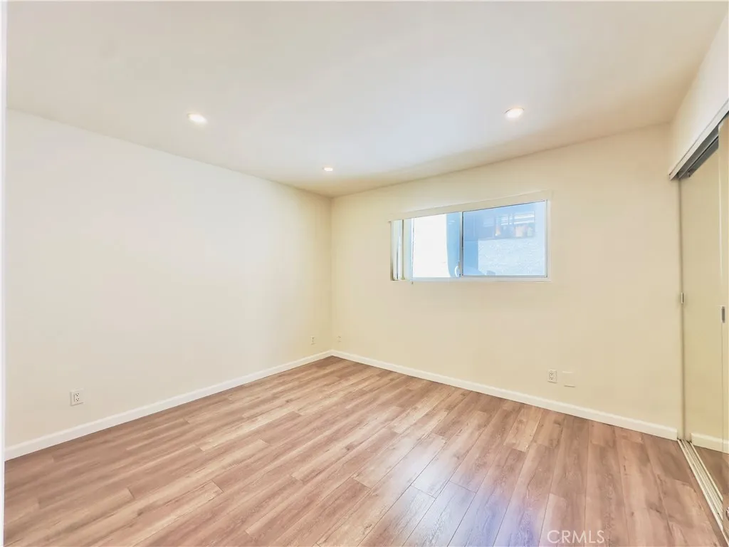 Burbank, California 91501, United States, 2 Bedrooms Bedrooms, ,3 BathroomsBathrooms,Residential,Pending,181473