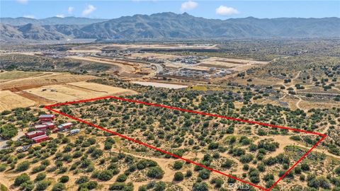 Photo of 6600 Crockett Avenue, Hesperia, CA 92345 (MLS # HD26018952)