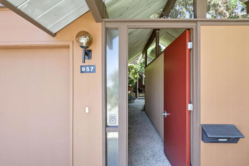957 Eichler Drive