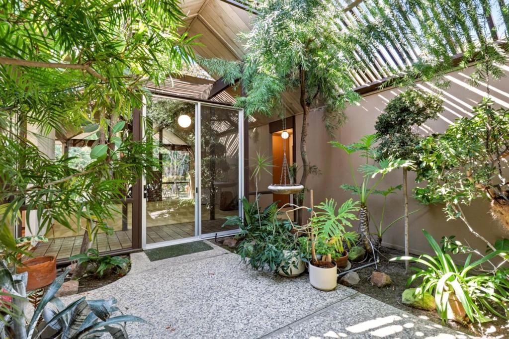 957 Eichler Drive