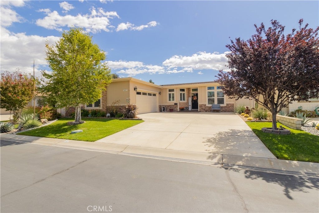 10961 Desert Lawn Dr (527 Robellini Rd) 527