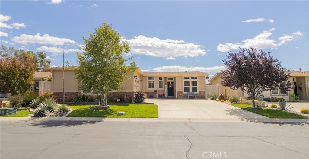 10961 Desert Lawn Dr (527 Robellini Rd) 527