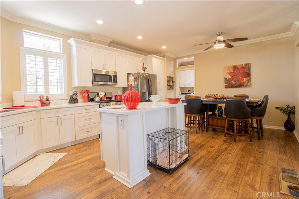 10961 Desert Lawn Dr (527 Robellini Rd) 527
