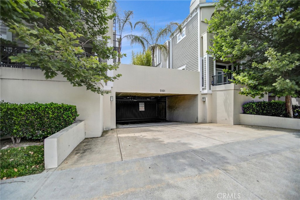 5101 Whitsett Avenue 105