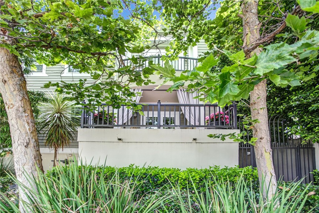 5101 Whitsett Avenue 105