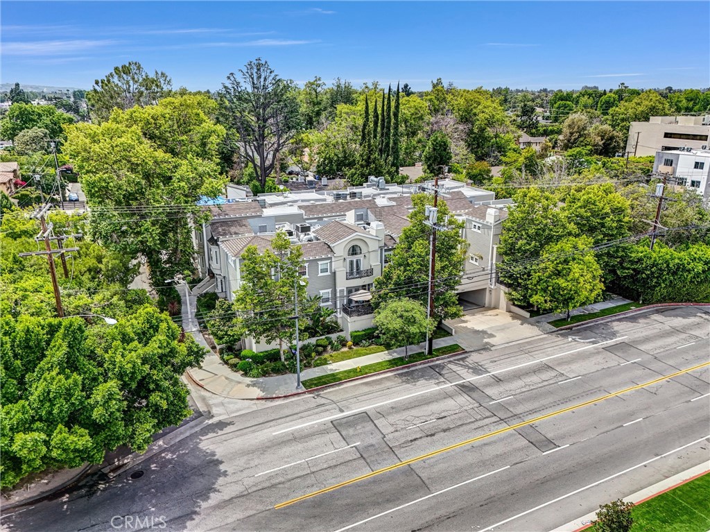 5101 Whitsett Avenue 105