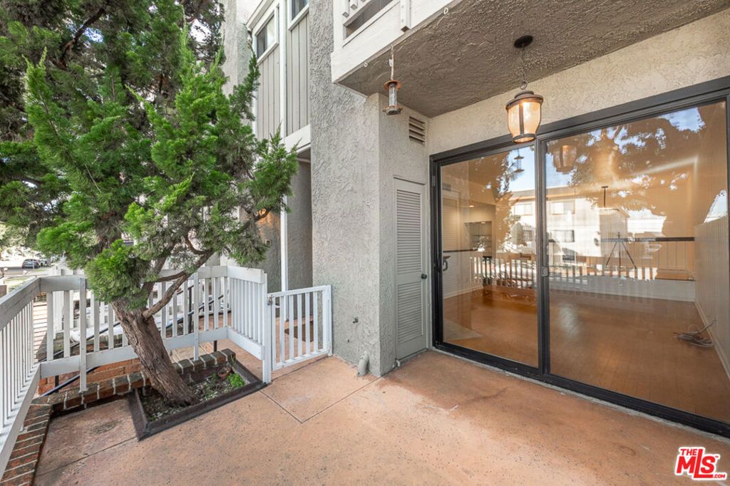 Photo of 1811 Barry Avenue, Los Angeles, CA 90025 (MLS # 26635575)