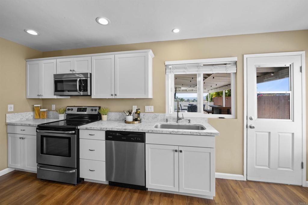 listing image 130722774343336911676