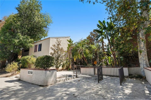 Photo of 18350 Hatteras Street #178, Tarzana, CA 91356 (MLS # SR26188078)
