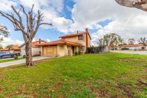 Photo of 846 Santa Fe Ln, Colton, CA 92324 (MLS # OC26005323)