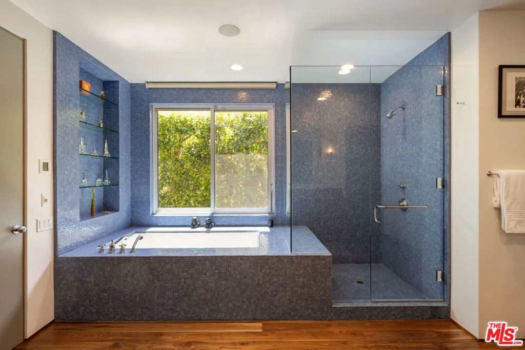 Los Angeles, California 90049, United States, 7 Bedrooms Bedrooms, ,8 BathroomsBathrooms,Residential,Active,108660