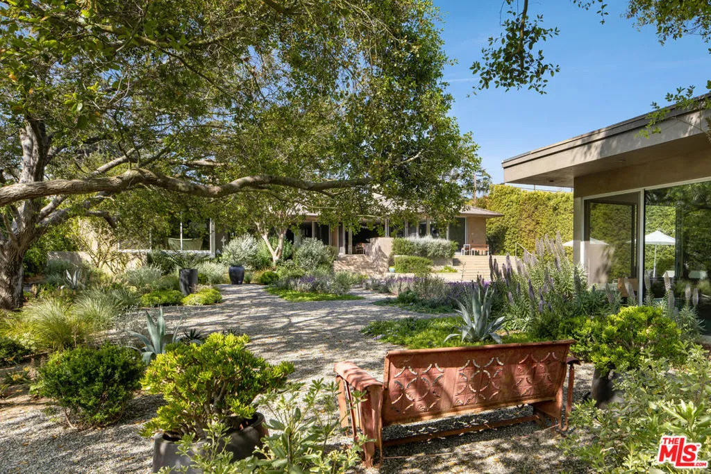 Los Angeles, California 90049, United States, 7 Bedrooms Bedrooms, ,8 BathroomsBathrooms,Residential,Active,108660