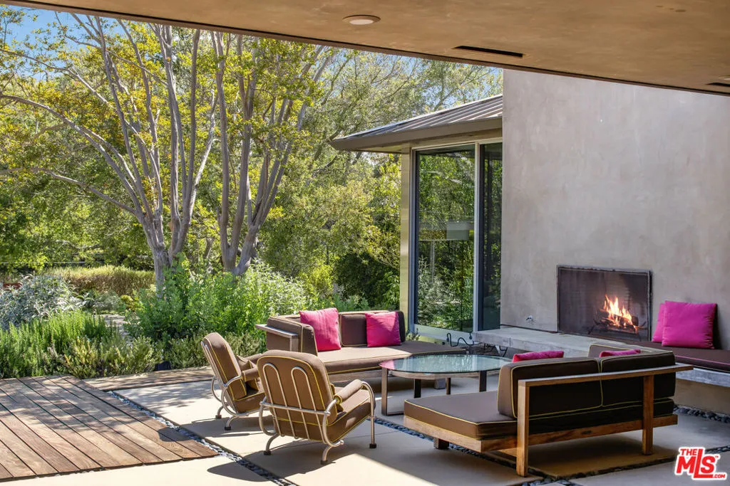 Los Angeles, California 90049, United States, 7 Bedrooms Bedrooms, ,8 BathroomsBathrooms,Residential,Active,108660