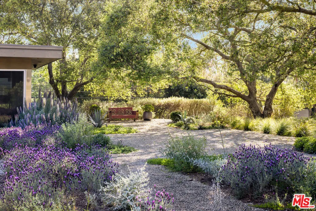 Los Angeles, California 90049, United States, 7 Bedrooms Bedrooms, ,8 BathroomsBathrooms,Residential,Active,108660