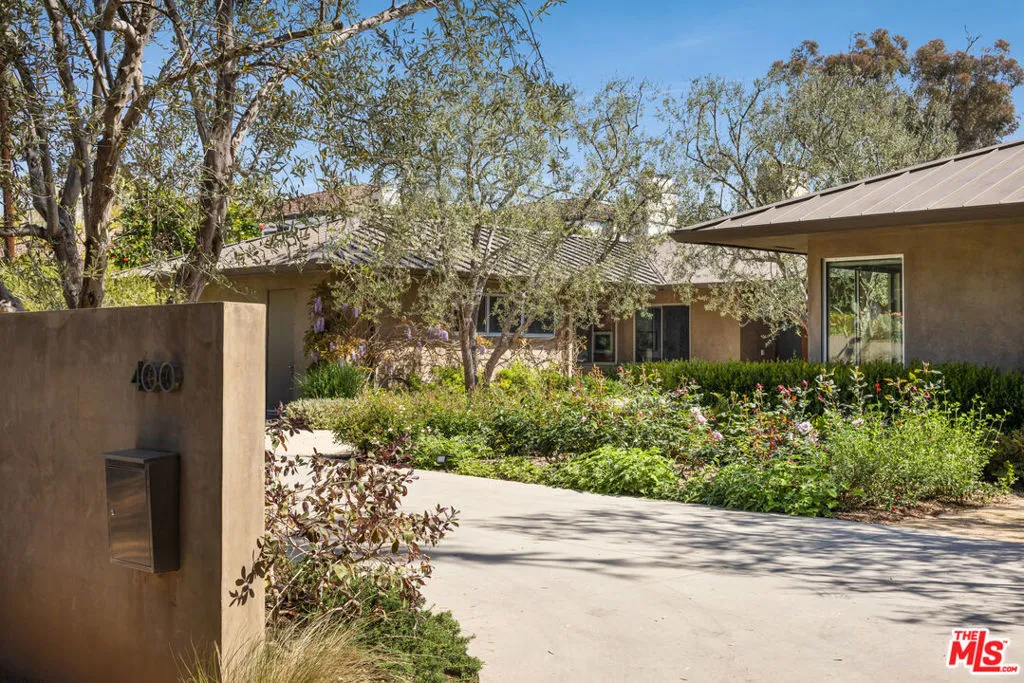 Los Angeles, California 90049, United States, 7 Bedrooms Bedrooms, ,8 BathroomsBathrooms,Residential,Active,108660