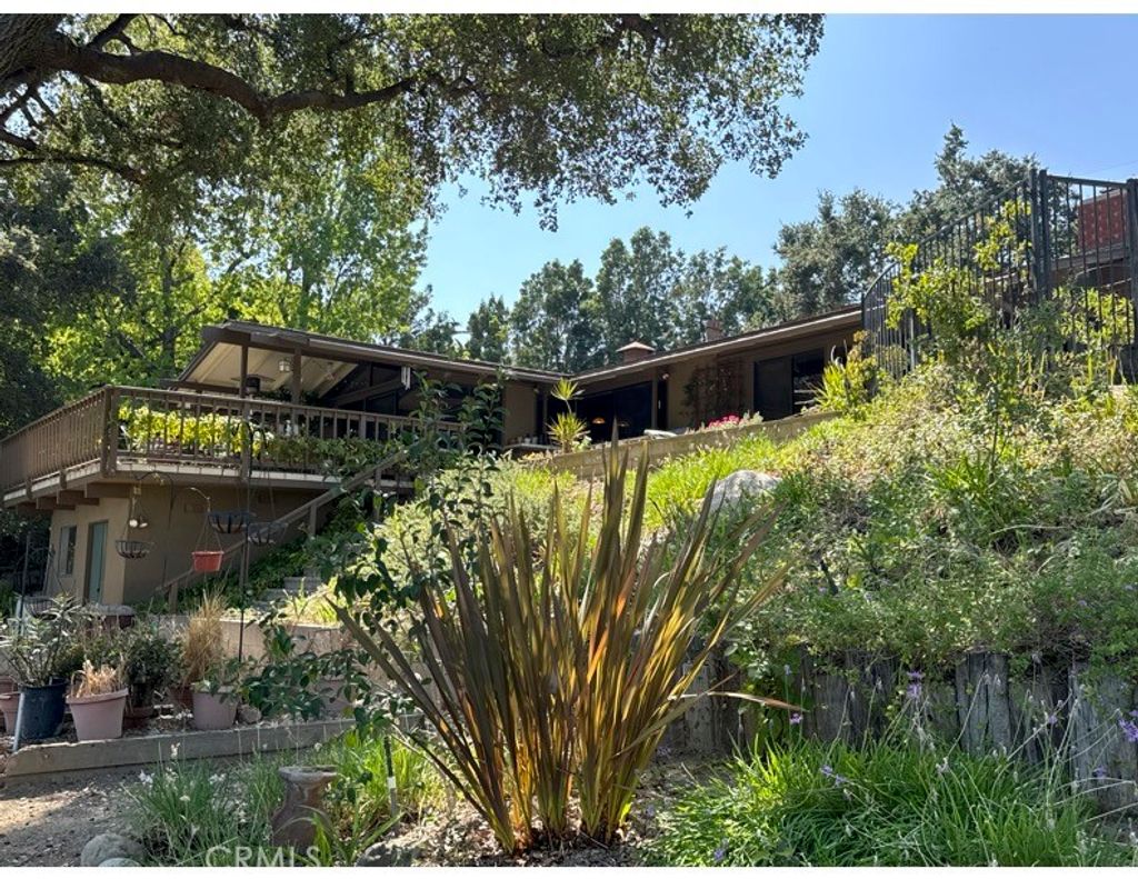 Photo of 16216 16216 Bertella Drive, Encino, CA 91436 (MLS # SB25232354)