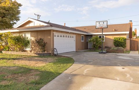 Photo of 6607 Michelson St, Lakewood, CA 90713 (MLS # OC25263182)