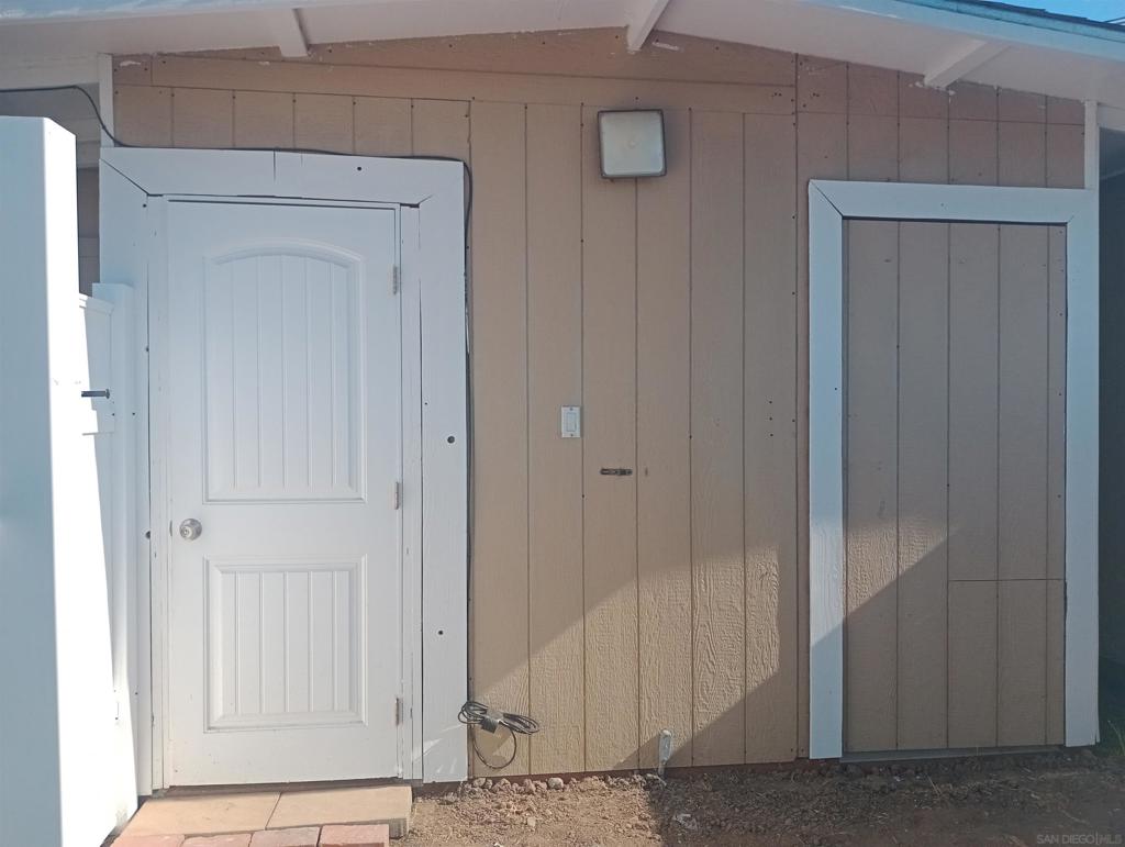 Come see this one person affordable ADU complete with an outside fenced area for added privacy. Close proximity to the 125 & Jamacha Road Shopping Center. Private residence in front with secured gate.