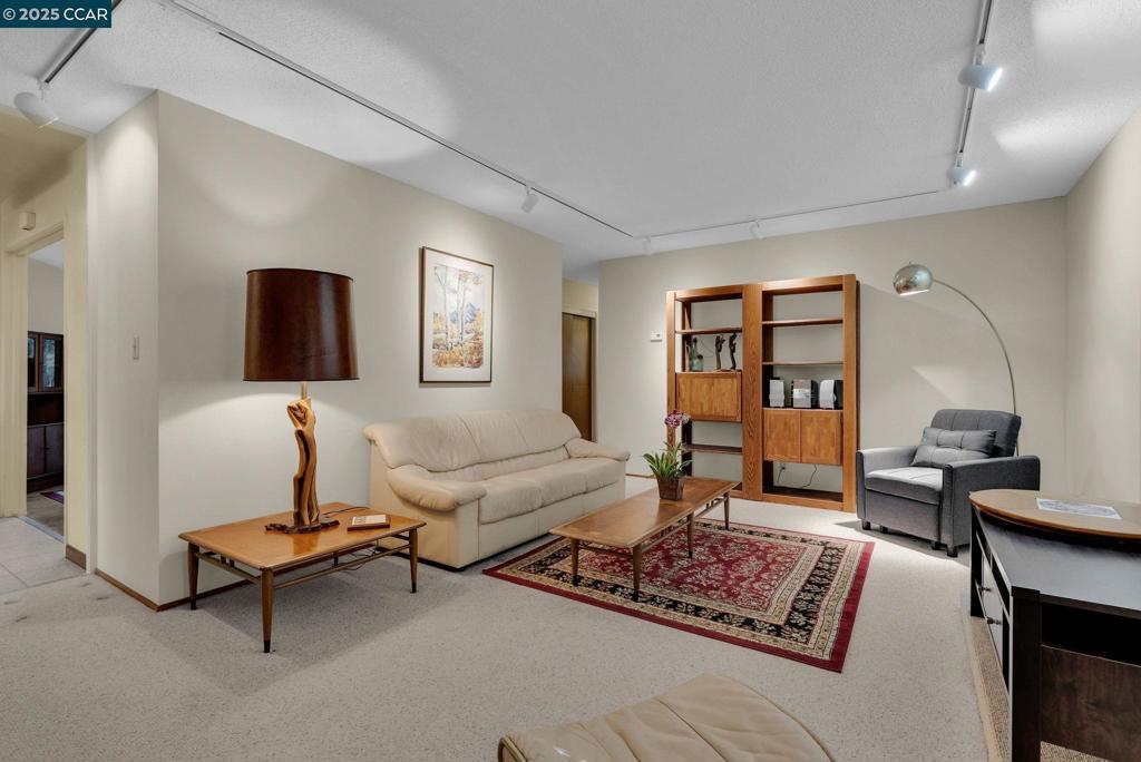 FAIRMEADE - Residential