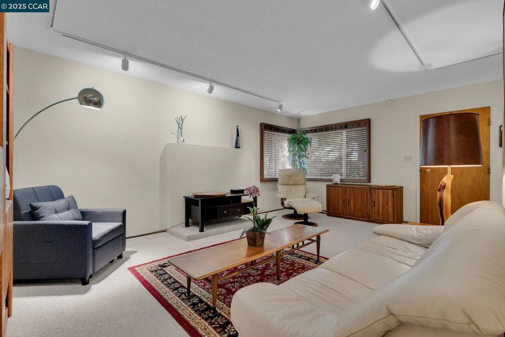 FAIRMEADE - Residential