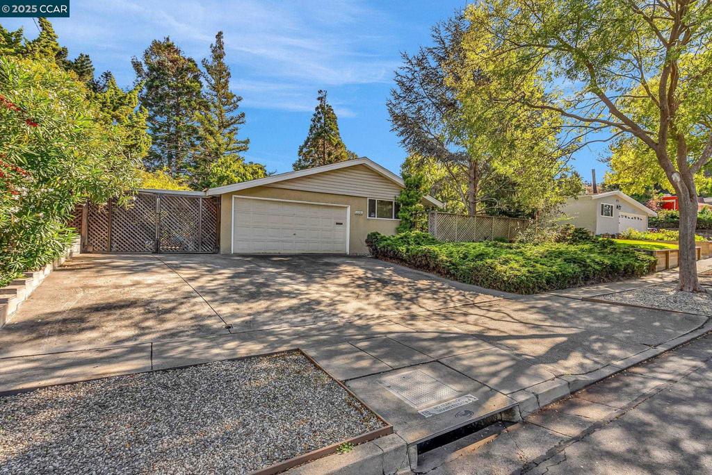 FAIRMEADE - Residential