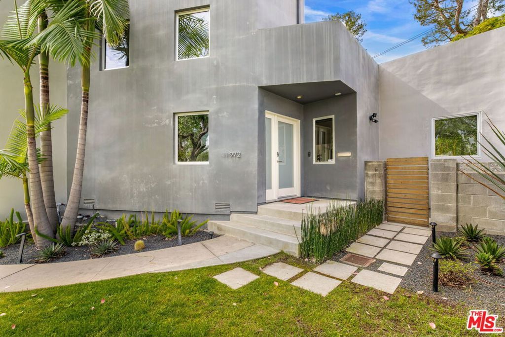 Photo of 11972 Woodbine Street, Los Angeles, CA 90066 (MLS # 26676541)