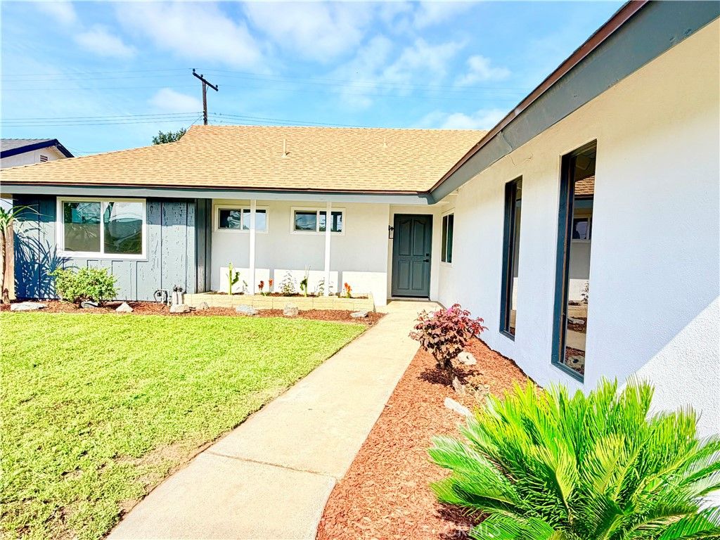 Photo of 506 S Arapaho Dr, Santa Ana, CA 92704 (MLS # PW26072855)