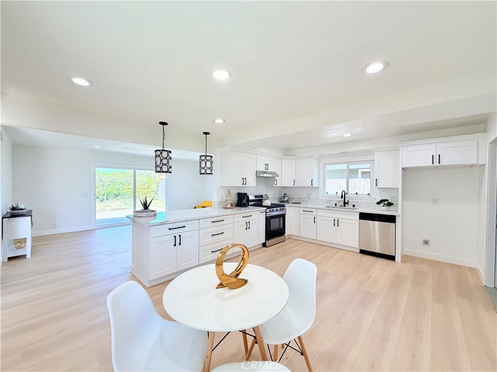 Photo of 506 S Arapaho Dr, Santa Ana, CA 92704 (MLS # PW26072855)